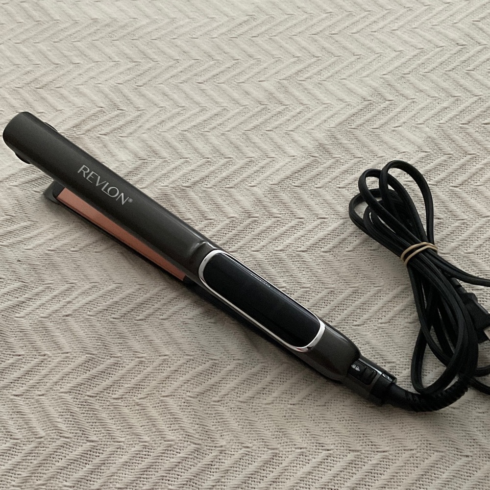 Revlon Black and Silver Hair Straightener 1” copper plates